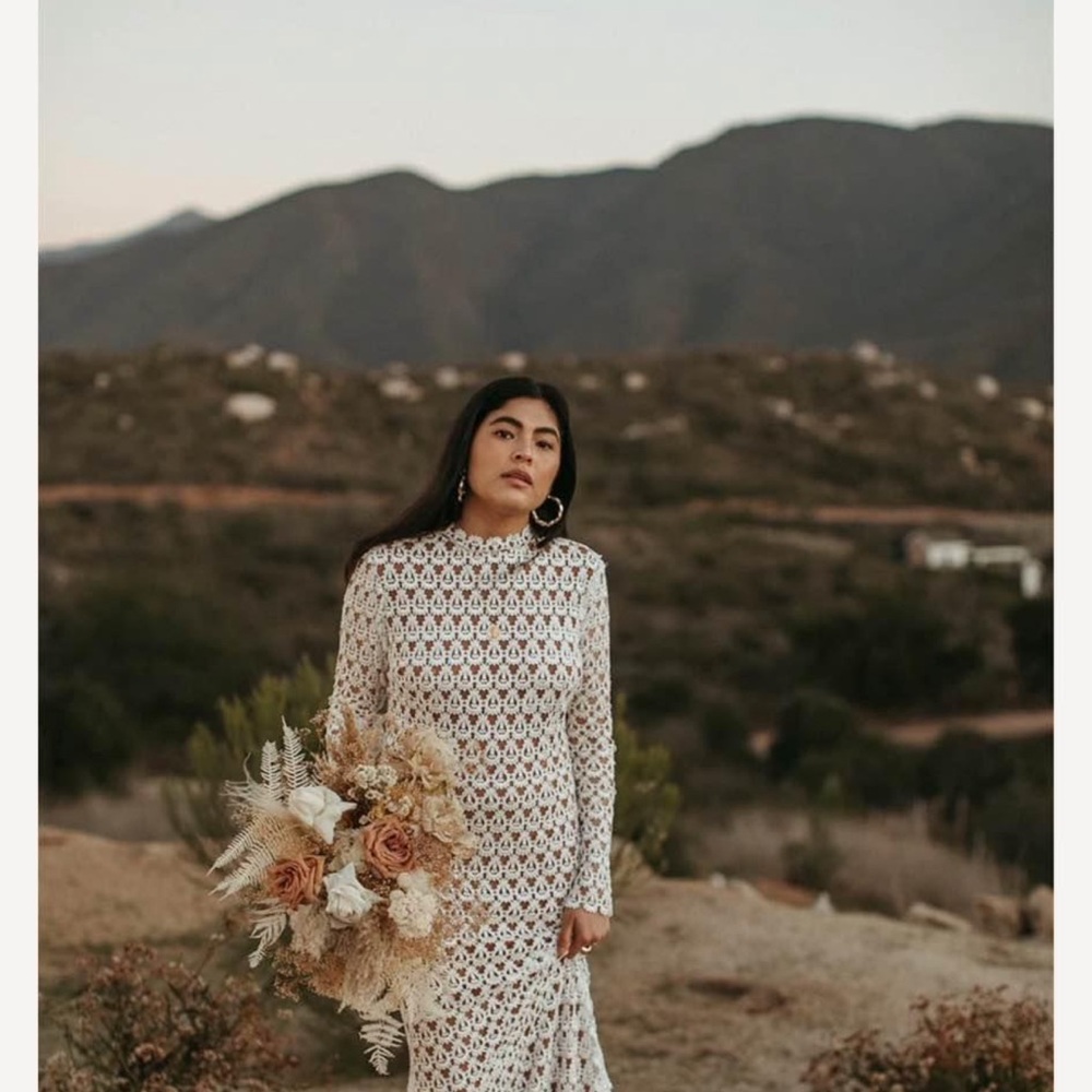 Elegant White Lace Dress